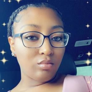 Meet your Posher, Briana